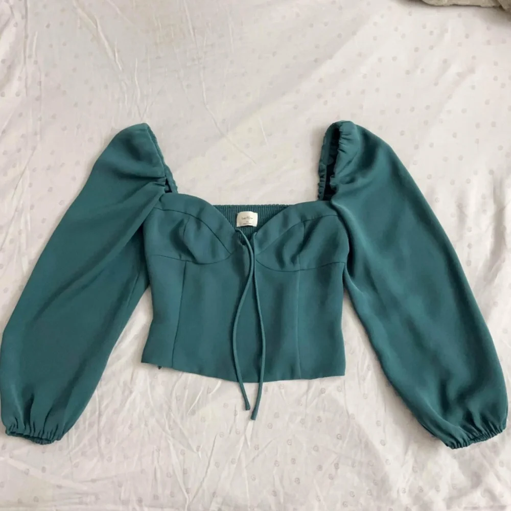 Aritzia Wilfred Novella Blouse Teal Long Sleeve Crop Top - Picture 3 of 3